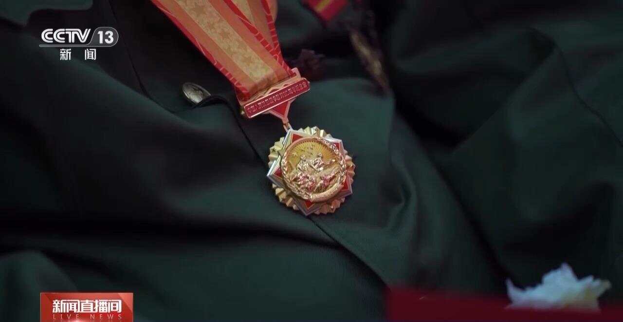 112位老兵获颁抗战胜利80周年纪念章